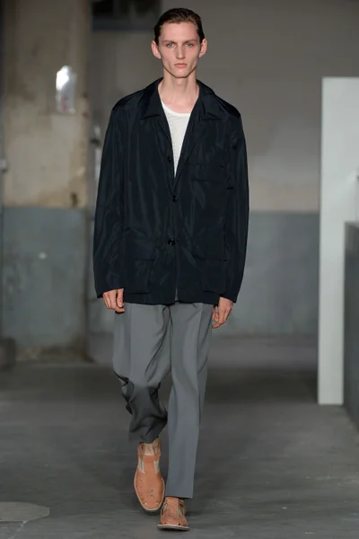 Look 25